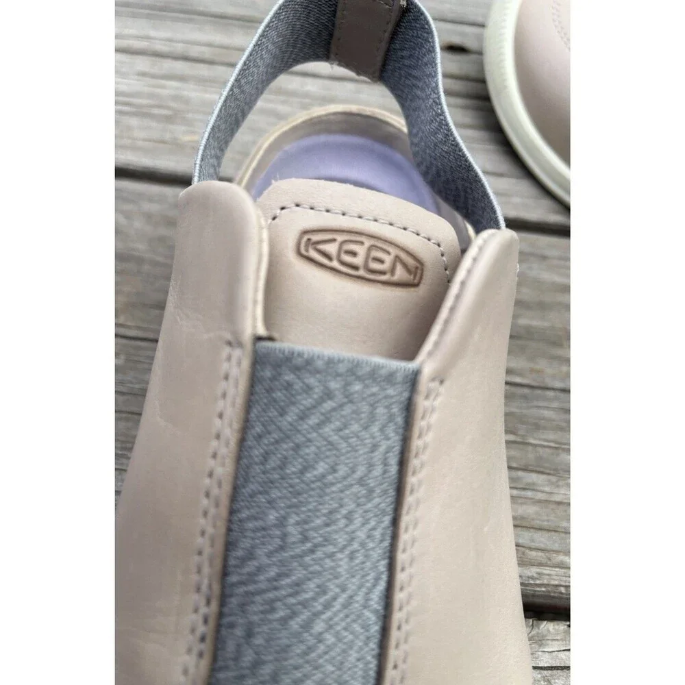 Keen lorelai women